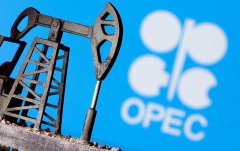 OPEC và Nga kéo dài cắt giảm sản lượng dầu mỏ thêm 1 tháng - Ảnh 1. OPEC và Nga kéo dài cắt giảm sản lượng dầu mỏ thêm 1 tháng - Ảnh 1.
