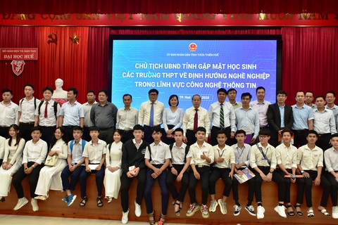 Chủ tịch tỉnh mời doanh nghiệp IT về định hướng cho học sinh chọn ngành công nghệ thông tin - Ảnh 1. Chủ tịch tỉnh mời doanh nghiệp IT về định hướng cho học sinh chọn ngành công nghệ thông tin - Ảnh 1.