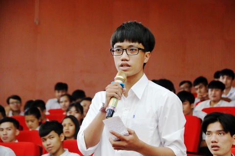 Chủ tịch tỉnh mời doanh nghiệp IT về định hướng cho học sinh chọn ngành công nghệ thông tin - Ảnh 2. Chủ tịch tỉnh mời doanh nghiệp IT về định hướng cho học sinh chọn ngành công nghệ thông tin - Ảnh 2.