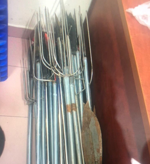 Khởi tố vụ án ‘băng nhóm áo cam’ náo loạn quán ốc ở Bình Tân - Ảnh 7. Khởi tố vụ án ‘băng nhóm áo cam’ náo loạn quán ốc ở Bình Tân - Ảnh 7.