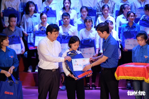 Không để học sinh, sinh viên đơn độc trong hành trình đến trường - Ảnh 7. Không để học sinh, sinh viên đơn độc trong hành trình đến trường - Ảnh 7.