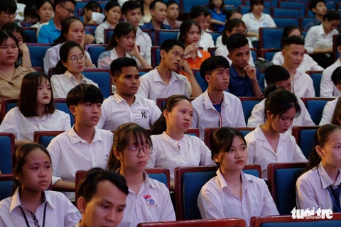 Không để học sinh, sinh viên đơn độc trong hành trình đến trường - Ảnh 3. Không để học sinh, sinh viên đơn độc trong hành trình đến trường - Ảnh 3.