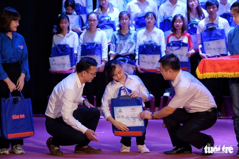 Không để học sinh, sinh viên đơn độc trong hành trình đến trường - Ảnh 1. Không để học sinh, sinh viên đơn độc trong hành trình đến trường - Ảnh 1.
