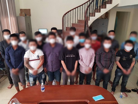 Khởi tố vụ án ‘băng nhóm áo cam’ náo loạn quán ốc ở Bình Tân - Ảnh 6. Khởi tố vụ án ‘băng nhóm áo cam’ náo loạn quán ốc ở Bình Tân - Ảnh 6.