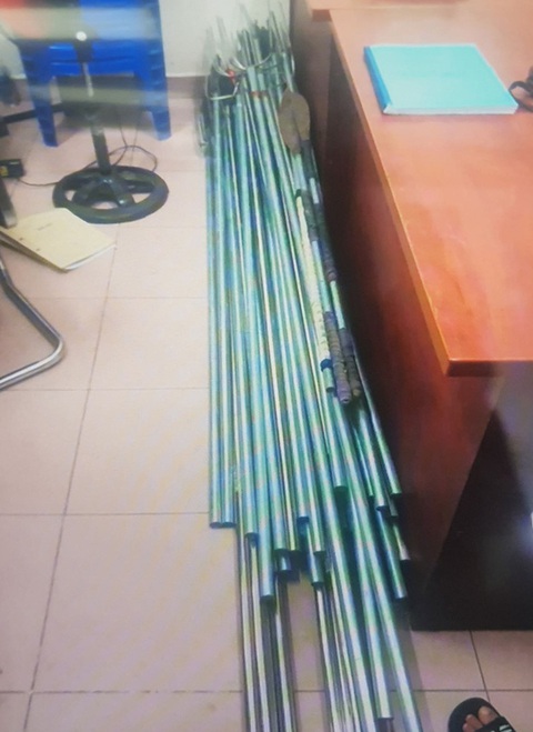 Khởi tố vụ án ‘băng nhóm áo cam’ náo loạn quán ốc ở Bình Tân - Ảnh 8. Khởi tố vụ án ‘băng nhóm áo cam’ náo loạn quán ốc ở Bình Tân - Ảnh 8.