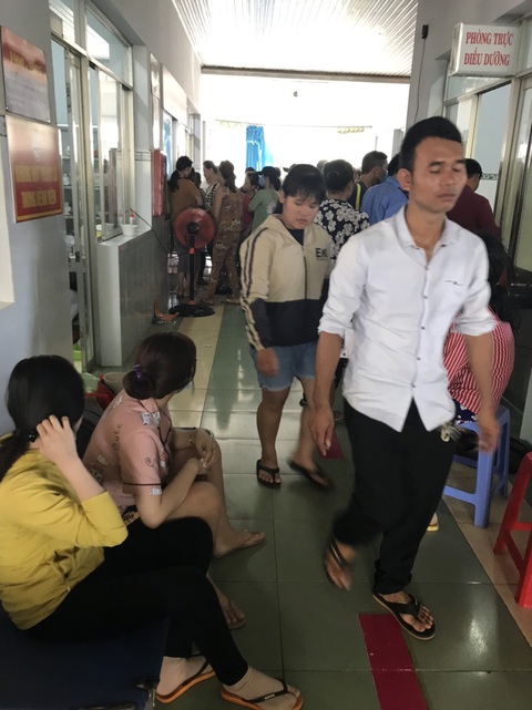 Hơn 120 người nhập viện nghi bị ngộ độc sau khi ăn cưới - Ảnh 2. Hơn 120 người nhập viện nghi bị ngộ độc sau khi ăn cưới - Ảnh 2.