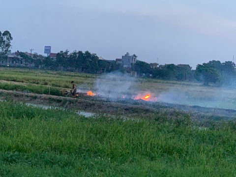 Ô nhiễm không khí nghiêm trọng, chủ tịch tỉnh phải xử lý khẩn cấp - Ảnh 1. Ô nhiễm không khí nghiêm trọng, chủ tịch tỉnh phải xử lý khẩn cấp - Ảnh 1.