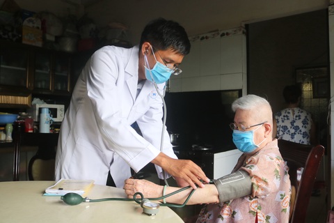Khám bệnh tại nhà ăn nên làm ra sau dịch COVID-19 - Ảnh 1. Khám bệnh tại nhà ăn nên làm ra sau dịch COVID-19 - Ảnh 1.