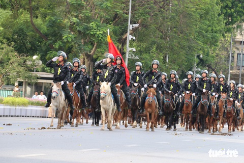 Ra mắt Đoàn cảnh sát cơ động kỵ binh - Ảnh 6. Ra mắt Đoàn cảnh sát cơ động kỵ binh - Ảnh 6.