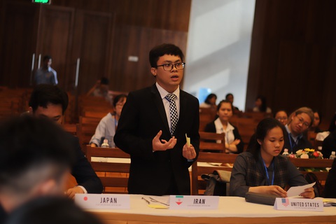 Học sinh mô phỏng Hội nghị Liên Hiệp Quốc - Ảnh 1. Học sinh mô phỏng Hội nghị Liên Hiệp Quốc - Ảnh 1.