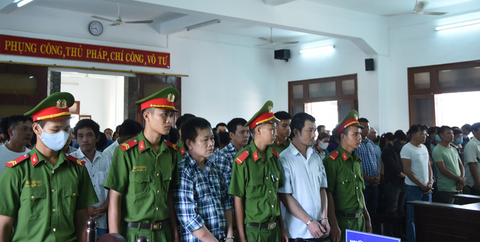 Tổ chức đánh bạc và đánh bạc, 63 con bạc lãnh gần 200 năm tù - Ảnh 1. Tổ chức đánh bạc và đánh bạc, 63 con bạc lãnh gần 200 năm tù - Ảnh 1.