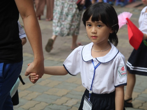 Thời tiết nóng nắng khắc nghiệt, phải đảm bảo an toàn cho học sinh - Ảnh 1. Thời tiết nóng nắng khắc nghiệt, phải đảm bảo an toàn cho học sinh - Ảnh 1.