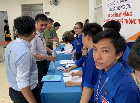 Sẽ có thông tư về chứng nhận hoàn thành chương trình phổ thông - Ảnh 1. Sẽ có thông tư về chứng nhận hoàn thành chương trình phổ thông - Ảnh 1.
