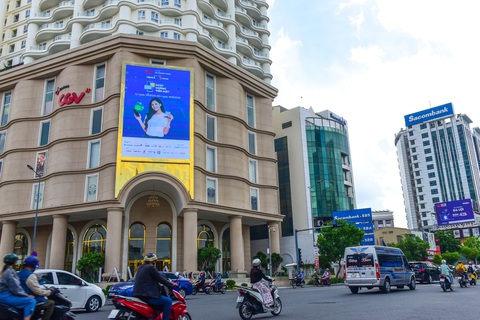 Sôi động Ngày không tiền mặt trên các billboard và băngrôn - Ảnh 1. Sôi động Ngày không tiền mặt trên các billboard và băngrôn - Ảnh 1.