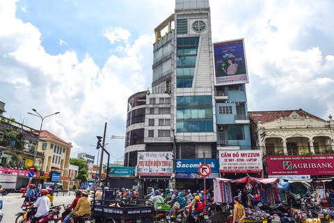 Sôi động Ngày không tiền mặt trên các billboard và băngrôn - Ảnh 3. Sôi động Ngày không tiền mặt trên các billboard và băngrôn - Ảnh 3.