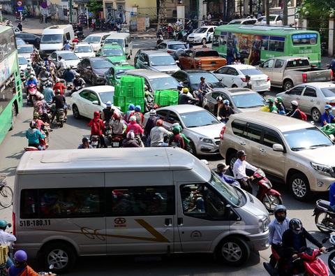 Dự luật giao thông quy định tài xế đi vào giao lộ lúc kẹt xe có thể bị phạt - Ảnh 1. Dự luật giao thông quy định tài xế đi vào giao lộ lúc kẹt xe có thể bị phạt - Ảnh 1.