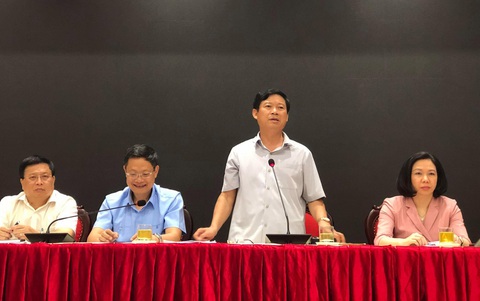 Phó Ban tuyên giáo Hà Nội 10 lần chặn xe quét, hút rác vì làm đối phó - Ảnh 1. Phó Ban tuyên giáo Hà Nội 10 lần chặn xe quét, hút rác vì làm đối phó - Ảnh 1.