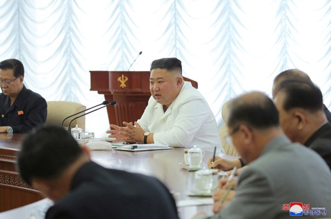 KCNA: Triều Tiên sẽ cắt mọi liên lạc với Hàn Quốc - Ảnh 1. KCNA: Triều Tiên sẽ cắt mọi liên lạc với Hàn Quốc - Ảnh 1.