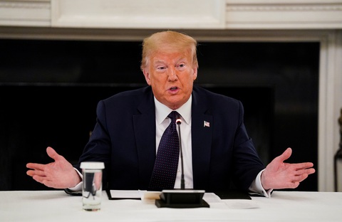 Ông Trump: 99% cảnh sát tuyệt vời, chỉ vài người là táo thối - Ảnh 1. Ông Trump: 99% cảnh sát tuyệt vời, chỉ vài người là táo thối - Ảnh 1.