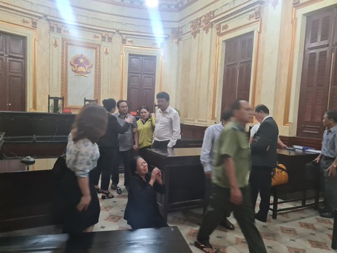 Vì sao VKSND TP.HCM đề nghị hủy án vụ đương sự định nhảy lầu? - Ảnh 1. Vì sao VKSND TP.HCM đề nghị hủy án vụ đương sự định nhảy lầu? - Ảnh 1.