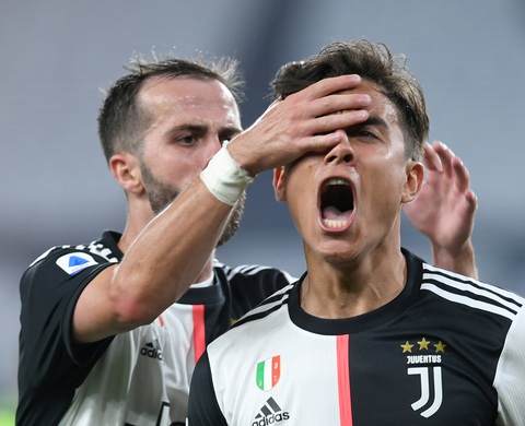 Ronaldo solo từ giữa sân và ghi bàn, Juventus thắng dễ Genoa - Ảnh 1. Ronaldo solo từ giữa sân và ghi bàn, Juventus thắng dễ Genoa - Ảnh 1.