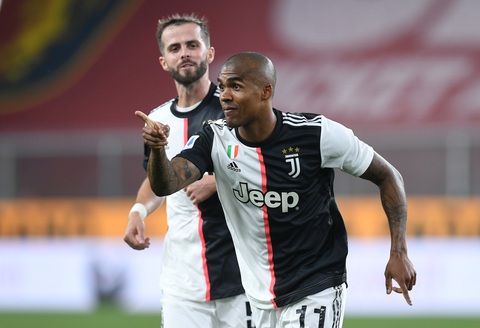 Ronaldo solo từ giữa sân và ghi bàn, Juventus thắng dễ Genoa - Ảnh 3. Ronaldo solo từ giữa sân và ghi bàn, Juventus thắng dễ Genoa - Ảnh 3.