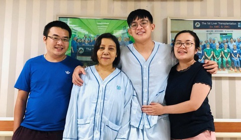 Con hiến gan cứu mẹ, cô giáo hiến gan cứu người dưng mùa COVID-19 - Ảnh 1. Con hiến gan cứu mẹ, cô giáo hiến gan cứu người dưng mùa COVID-19 - Ảnh 1.