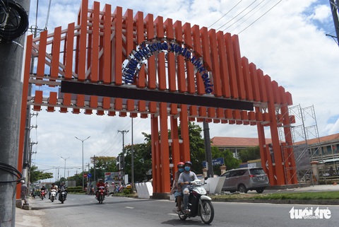 Xây dựng cổng chào TP Long Xuyên trên 6,8 tỉ đồng là lãng phí - Ảnh 1. Xây dựng cổng chào TP Long Xuyên trên 6,8 tỉ đồng là lãng phí - Ảnh 1.