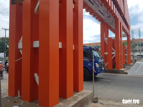 Xây dựng cổng chào TP Long Xuyên trên 6,8 tỉ đồng là lãng phí - Ảnh 4. Xây dựng cổng chào TP Long Xuyên trên 6,8 tỉ đồng là lãng phí - Ảnh 4.