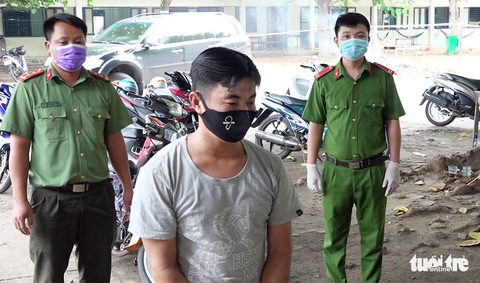 Bị bắt vì đưa người trái phép qua biên giới với giá 250.000 - 300.000 đồng/người - Ảnh 1. Bị bắt vì đưa người trái phép qua biên giới với giá 250.000 - 300.000 đồng/người - Ảnh 1.