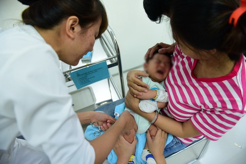 Tiêm vắcxin ngừa bạch hầu miễn phí cho trẻ dưới 7 tuổi - Ảnh 1. Tiêm vắcxin ngừa bạch hầu miễn phí cho trẻ dưới 7 tuổi - Ảnh 1.