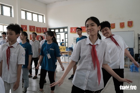 Ngắm nụ cười tươi vui của các em nhỏ khiếm thính hòa mình vào Bống bống bang bang - Ảnh 1. Ngắm nụ cười tươi vui của các em nhỏ khiếm thính hòa mình vào Bống bống bang bang - Ảnh 1.