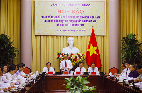 Khai tử dịch vụ kinh doanh đòi nợ thuê từ 1-1-2021 - Ảnh 1. Khai tử dịch vụ kinh doanh đòi nợ thuê từ 1-1-2021 - Ảnh 1.