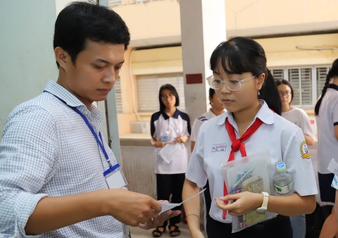 Trường chuyên nên thay đổi ra sao? Kỳ 1: Chạy theo thi học sinh giỏi - Ảnh 4. Trường chuyên nên thay đổi ra sao? Kỳ 1: Chạy theo thi học sinh giỏi - Ảnh 4.