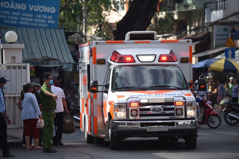 Phi công người Anh rời Chợ Rẫy, 23h sẽ hồi hương trên máy bay mình từng cầm lái - Ảnh 3. Phi công người Anh rời Chợ Rẫy, 23h sẽ hồi hương trên máy bay mình từng cầm lái - Ảnh 3.