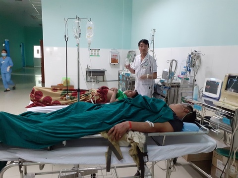 Xe khách rơi vực lúc rạng sáng 11-7, 5 người chết, nhiều người bị thương - Ảnh 4. Xe khách rơi vực lúc rạng sáng 11-7, 5 người chết, nhiều người bị thương - Ảnh 4.