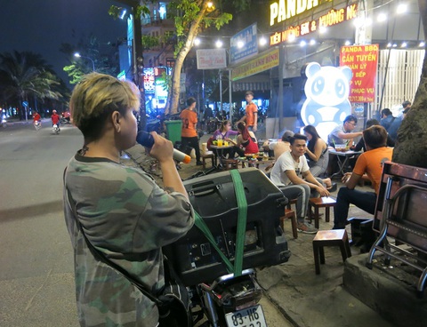 Giám đốc Sở Tài nguyên và môi trường TP.HCM: Khó xử lý tiếng ồn loa kẹo kéo - Ảnh 1. Giám đốc Sở Tài nguyên và môi trường TP.HCM: Khó xử lý tiếng ồn loa kẹo kéo - Ảnh 1.