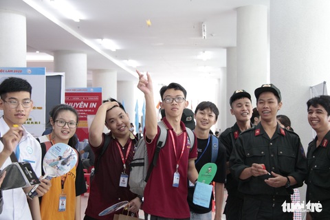 ‘Tiếp sức người lao động’ với sàn việc làm hơn 5.000 vị trí tuyển dụng - Ảnh 6. ‘Tiếp sức người lao động’ với sàn việc làm hơn 5.000 vị trí tuyển dụng - Ảnh 6.
