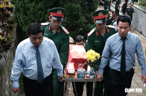 Đưa liệt sĩ từ núi đá, hang sâu về an nghỉ tại nghĩa trang Vị Xuyên - Ảnh 1. Đưa liệt sĩ từ núi đá, hang sâu về an nghỉ tại nghĩa trang Vị Xuyên - Ảnh 1.
