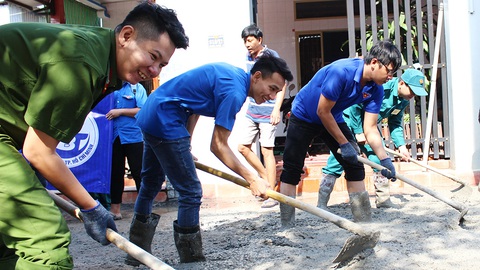 Thắp lửa hè tình nguyện trên thành phố Bác - Ảnh 1. Thắp lửa hè tình nguyện trên thành phố Bác - Ảnh 1.