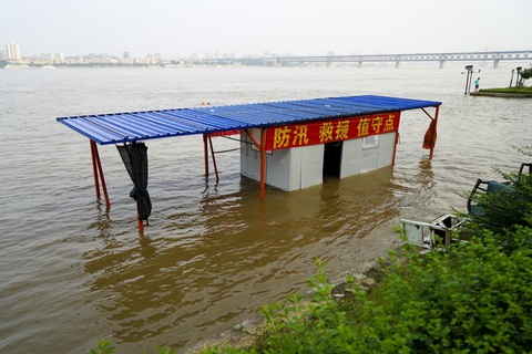 Tỉnh Giang Tây, Trung Quốc nâng cảnh báo mức cao nhất, lũ lớn sắp ập về - Ảnh 1. Tỉnh Giang Tây, Trung Quốc nâng cảnh báo mức cao nhất, lũ lớn sắp ập về - Ảnh 1.