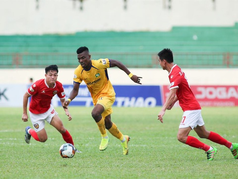 SLNA may mắn cầm chân Hà Tĩnh trong trận derby xứ Nghệ - Ảnh 1. SLNA may mắn cầm chân Hà Tĩnh trong trận derby xứ Nghệ - Ảnh 1.