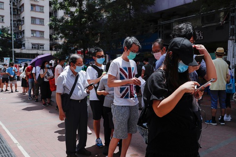 Người Hong Kong tham gia bầu cử sơ bộ không chính thức đông hơn dự kiến - Ảnh 1. Người Hong Kong tham gia bầu cử sơ bộ không chính thức đông hơn dự kiến - Ảnh 1.