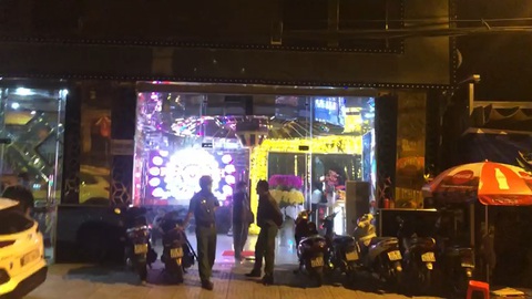 Liên tiếp đột kích một loạt quán karaoke và khách sạn, bắt 3 người tàng trữ ma túy - Ảnh 1. Liên tiếp đột kích một loạt quán karaoke và khách sạn, bắt 3 người tàng trữ ma túy - Ảnh 1.