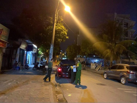 Khám xét chỗ ở, nơi làm việc thành viên tổ thư ký, tài xế chủ tịch Hà Nội - Ảnh 1. Khám xét chỗ ở, nơi làm việc thành viên tổ thư ký, tài xế chủ tịch Hà Nội - Ảnh 1.