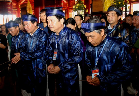 Rước Long vị vua Hàm Nghi trở về thành Tân Sở - Ảnh 2. Rước Long vị vua Hàm Nghi trở về thành Tân Sở - Ảnh 2.