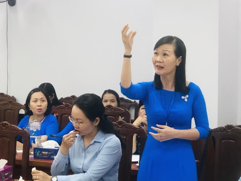Nhà xuất bản khuyến mãi có ảnh hưởng đến việc lựa chọn sách giáo khoa? - Ảnh 1. Nhà xuất bản khuyến mãi có ảnh hưởng đến việc lựa chọn sách giáo khoa? - Ảnh 1.