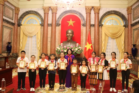Phó chủ tịch nước: Đi nhanh hơn, về đích sớm hơn chính là nhờ sự sáng tạo - Ảnh 2. Phó chủ tịch nước: Đi nhanh hơn, về đích sớm hơn chính là nhờ sự sáng tạo - Ảnh 2.