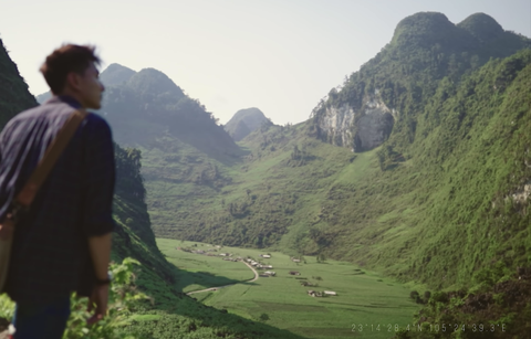 Hà Giang, Tà Xùa mộc mạc mà hùng vĩ qua MV Đợi nụ cười em - Ảnh 4. Hà Giang, Tà Xùa mộc mạc mà hùng vĩ qua MV Đợi nụ cười em - Ảnh 4.