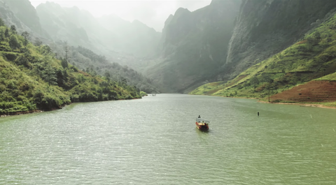 Hà Giang, Tà Xùa mộc mạc mà hùng vĩ qua MV Đợi nụ cười em - Ảnh 3. Hà Giang, Tà Xùa mộc mạc mà hùng vĩ qua MV Đợi nụ cười em - Ảnh 3.